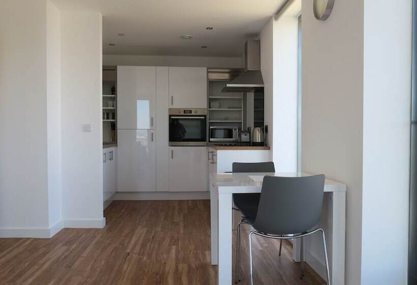 침실 2개 아파트, Quay Apartments