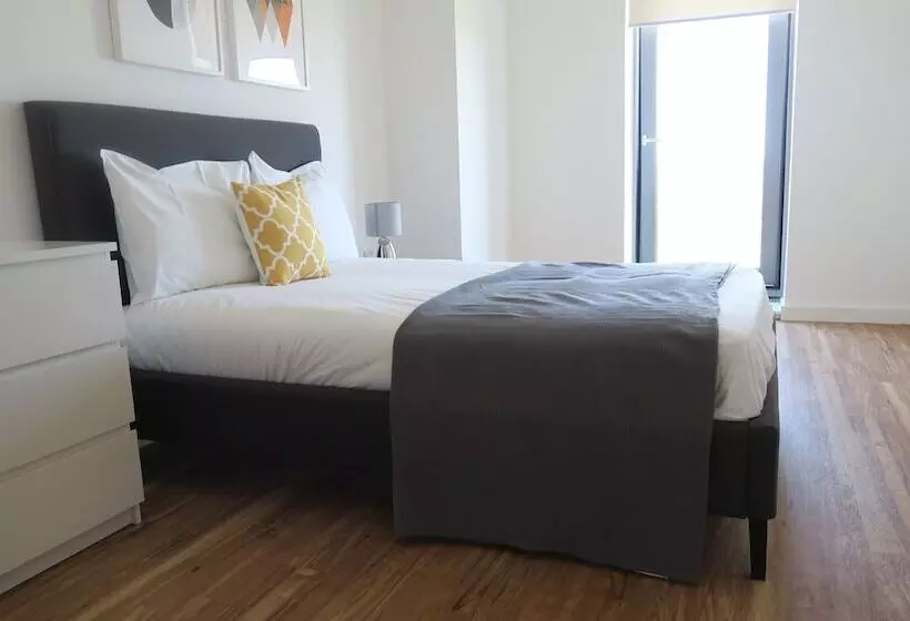 スタンダードスタジオ, Quay Apartments