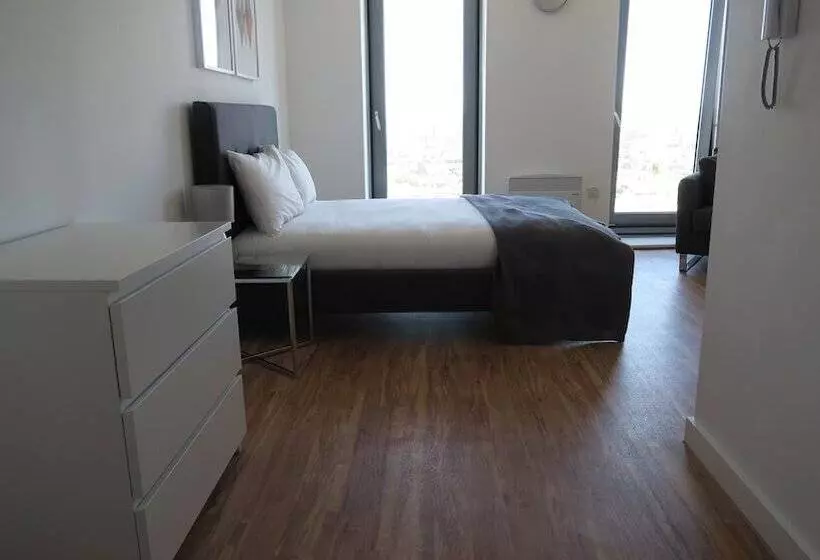 スタンダードスタジオ, Quay Apartments