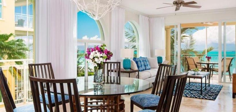 Suite met Uitzicht op Zee, The Tuscany On Grace Bay