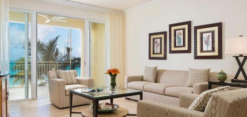 Suite met Uitzicht op Zee, The Tuscany On Grace Bay