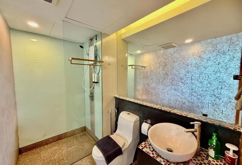 デラックススイート, Empire Hotel Subang