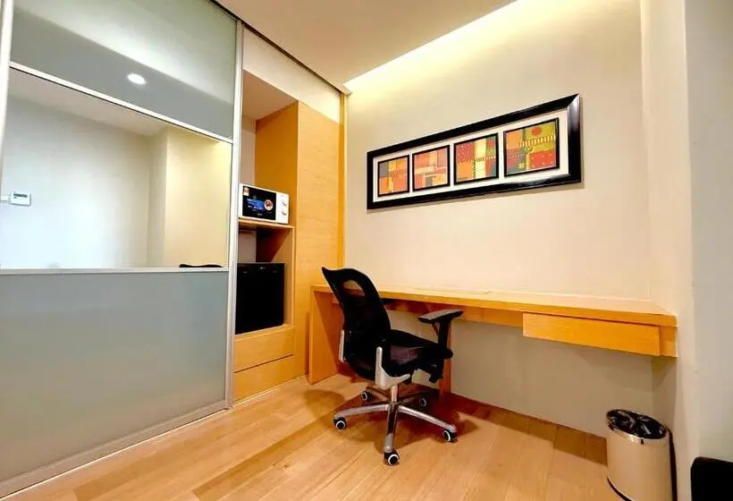 デラックススイート, Empire Hotel Subang
