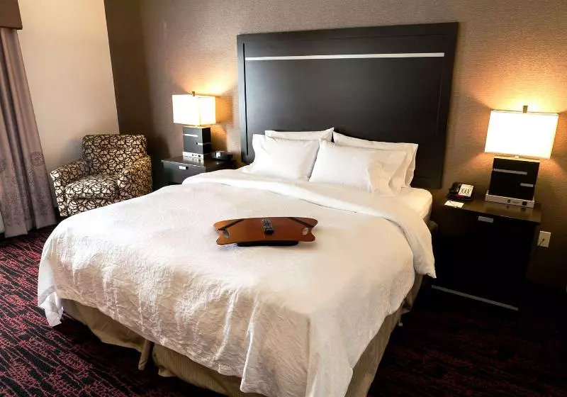 Standard-huone King-vuode, Hampton Inn & Suites Tulsa/tulsa Hills