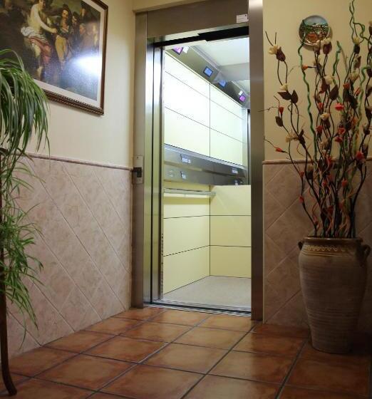 스탠다드 트리플 룸, Hostal Palomares