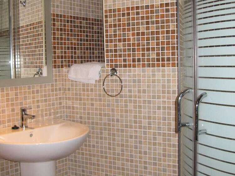 スタンダードトリプルルーム, Hostal Palomares