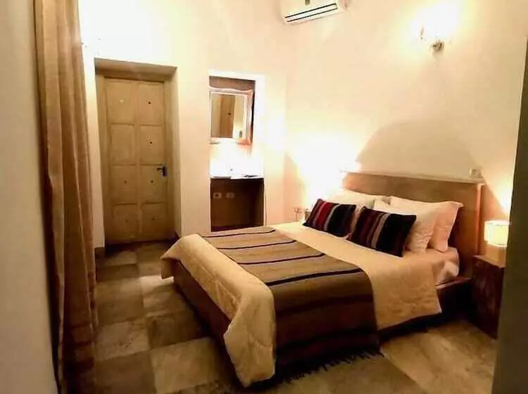 اتاق لوکس, Dar El Médina