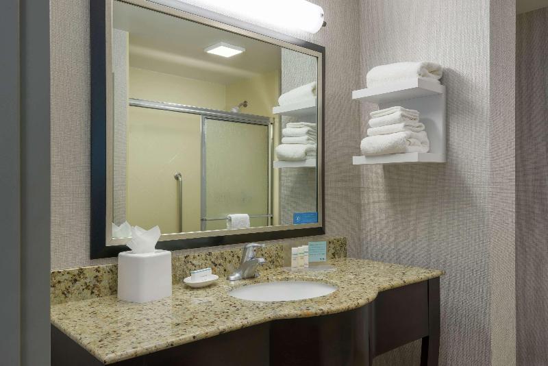 Номер Стандарт, Hampton Inn & Suites National Harbor   Alexandria Area