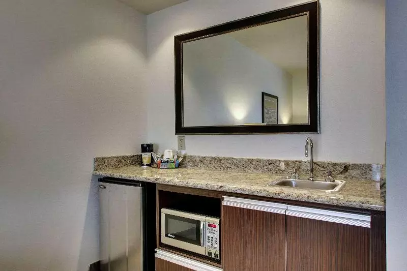 キングサイズベッドのスイートルーム, Hampton Inn & Suites Shreveport/south