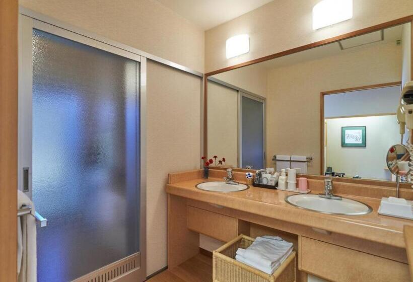 غرفة عائلية, Hanabishi