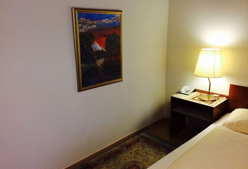 اتاق استاندارد چهار تخته, Pension Hotel Mariahilf