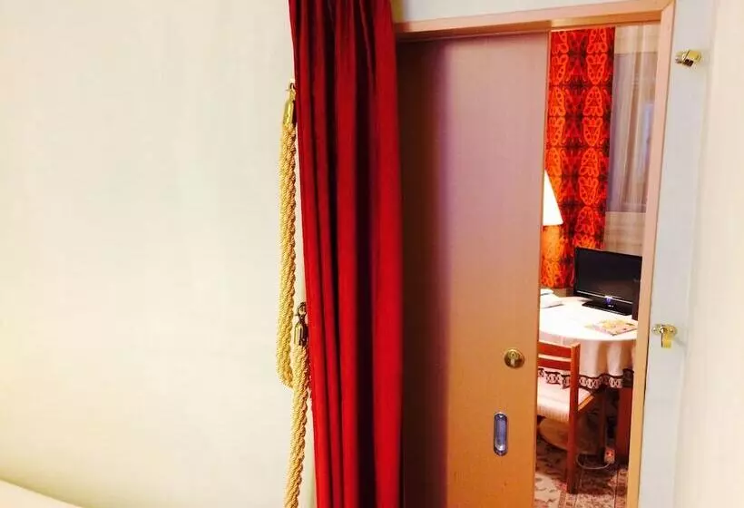 اتاق خانوادگی, Pension Hotel Mariahilf