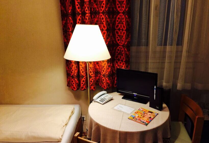 اتاق خانوادگی, Pension Hotel Mariahilf