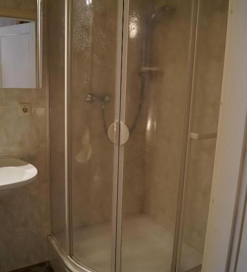 غرفة عائلية, Pension Wegerich