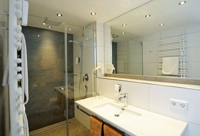 Quarto Familiar, Ritter