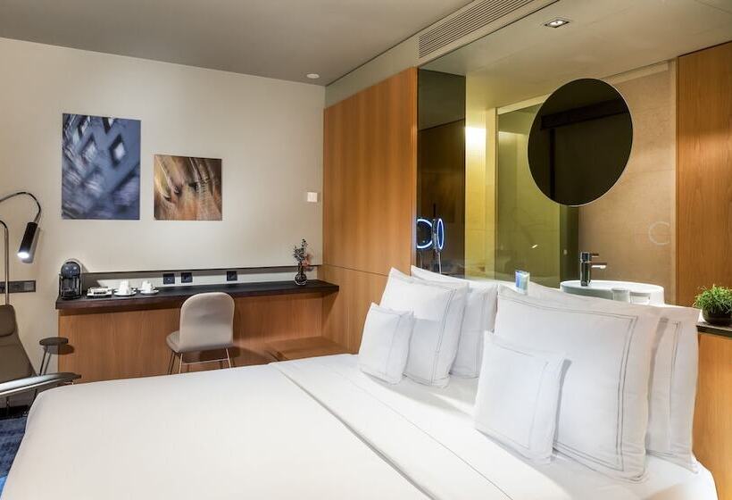 اتاق خانوادگی, Sana Berlin