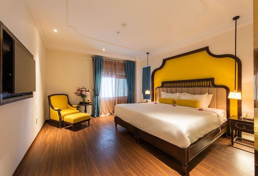 اتاق لوکس, Hanoi Tirant
