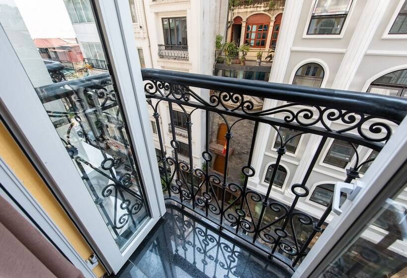 اتاق اجرایی, Hanoi Tirant