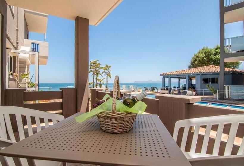 غرفة سوبيريور مطلّة علي البحر, Girogiali Beach Hotel   Adults Only