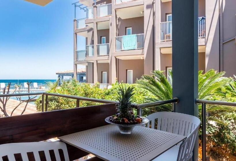 غرفة سوبيريور مطلّة علي البحر, Girogiali Beach Hotel   Adults Only