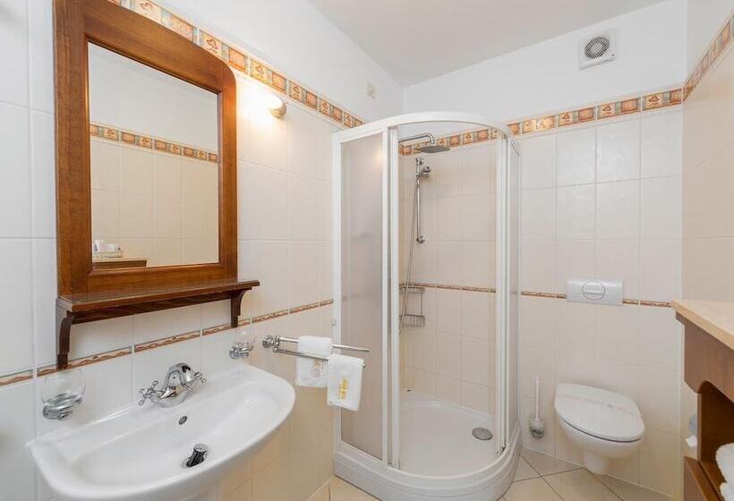 可看到停车场的标准间, Abalone