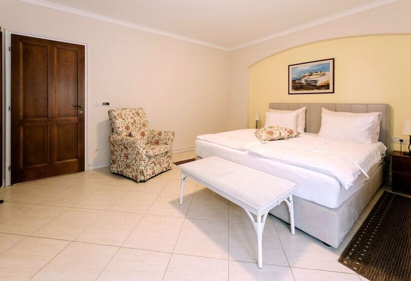 可看到停车场的标准间, Abalone