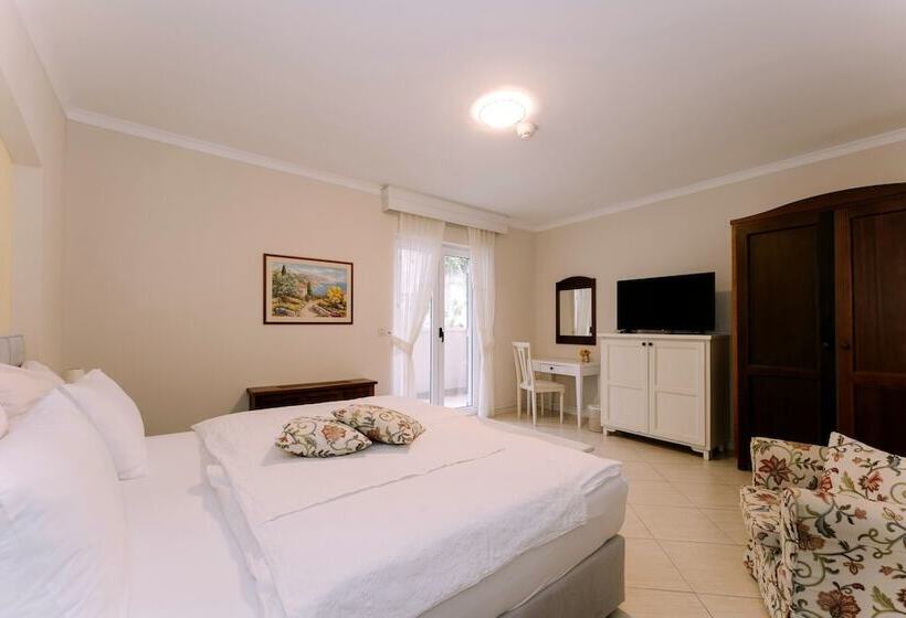 可看到停车场的标准间, Abalone