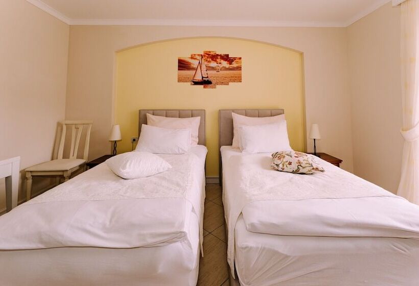 可看到停车场的标准间, Abalone