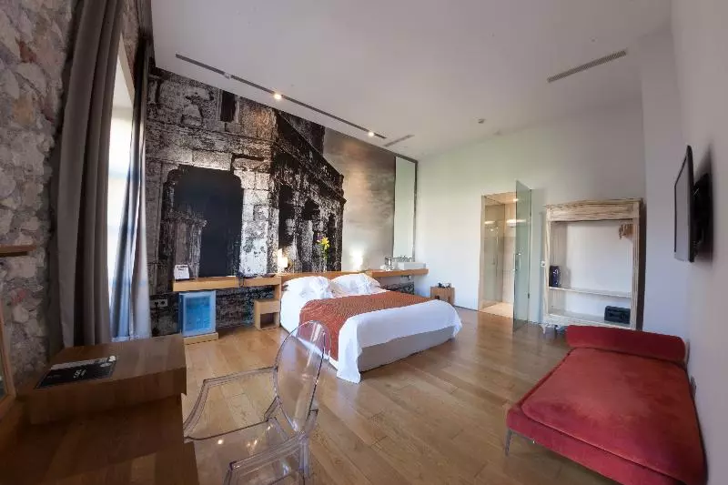 سوییت جونیور, Aire Hotel & Ancient Baths