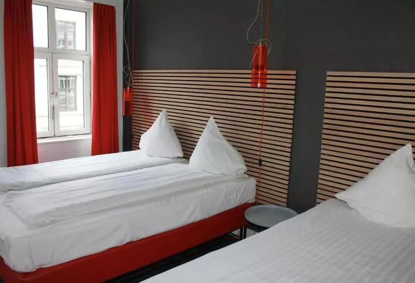 اتاق استاندارد سه تخته با سرویس بهداشتی مشترک, Annex Copenhagen