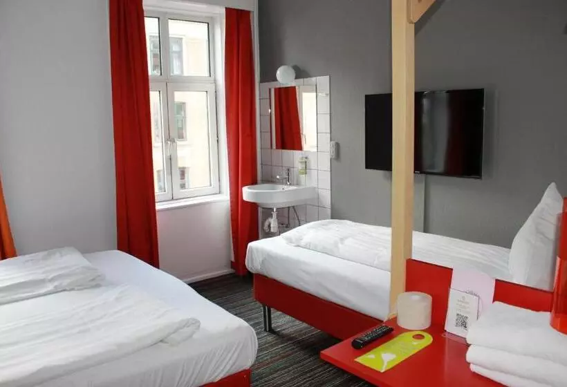 اتاق استاندارد سه تخته با سرویس بهداشتی مشترک, Annex Copenhagen
