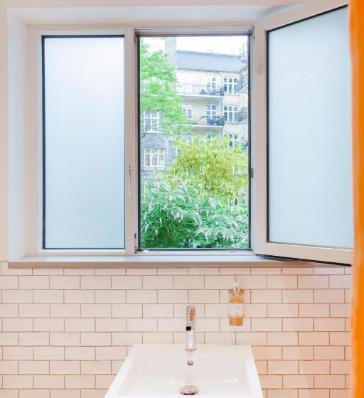 חדר סטנדרט לשלושה עם חדר אמבטיה משוף, Annex Copenhagen