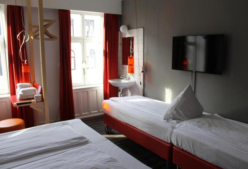 חדר סטנדרטי לארבעה עם חדר אמבטיה משותף, Annex Copenhagen