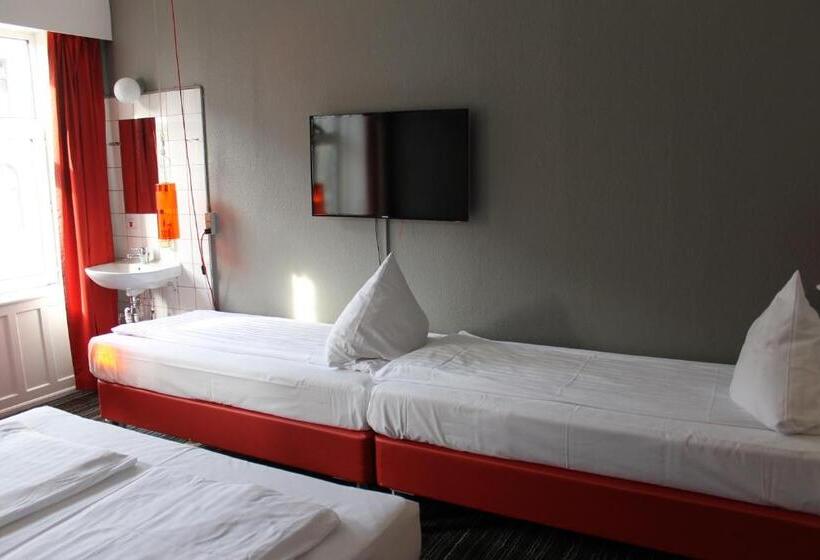 חדר סטנדרטי לארבעה עם חדר אמבטיה משותף, Annex Copenhagen