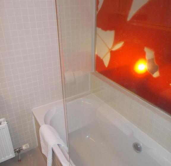 标准间, Corbie Lommel