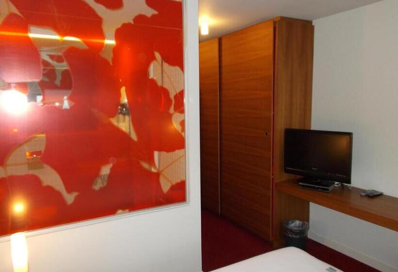 标准间, Corbie Lommel