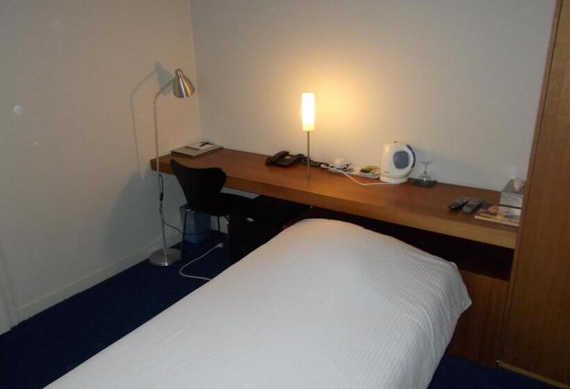 单人基本间, Corbie Lommel