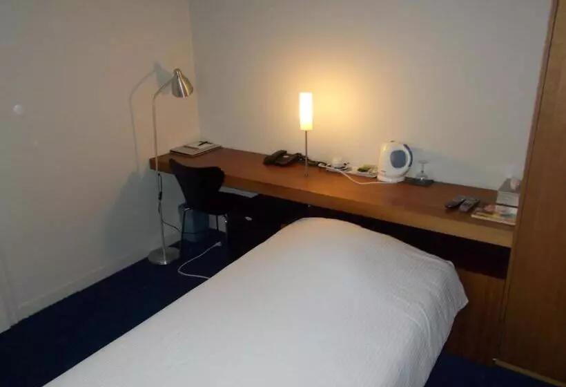 Basic Yhden Hengen Huone, Corbie Lommel
