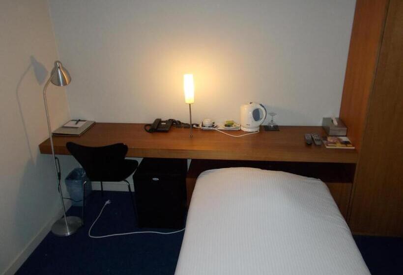 单人基本间, Corbie Lommel