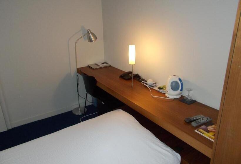 单人基本间, Corbie Lommel