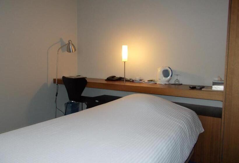 单人基本间, Corbie Lommel