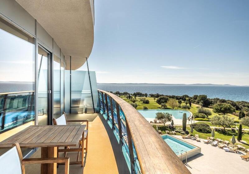 סוויטת ג'וניור נוף לים, Falkensteiner Hotel & Spa Iadera