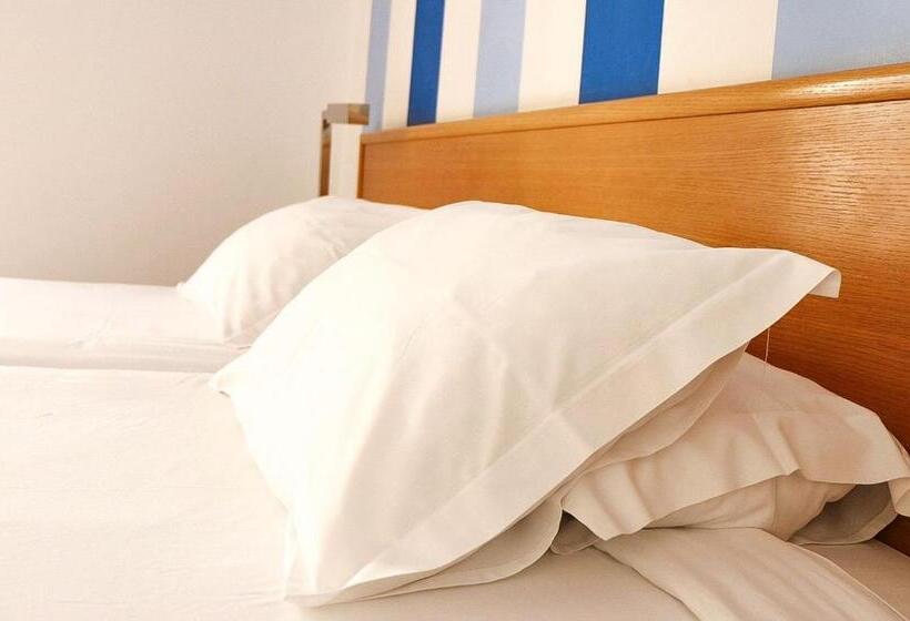 スタンダードトリプルルーム, Amparo