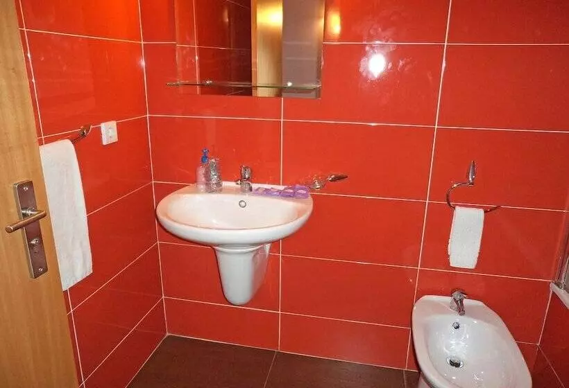 اتاق استاندارد سه نفره, Residencial Monte Carlo