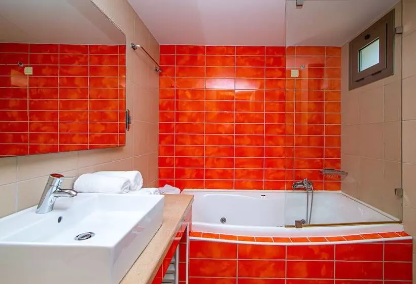 ویلای یک اتاق خوابه با استخر شنا, The Noverian Scenic Crete 5* Hilltop Villa Resort & Spa