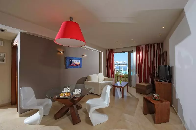 سوییت لوکس, The Noverian Scenic Crete 5* Hilltop Villa Resort & Spa