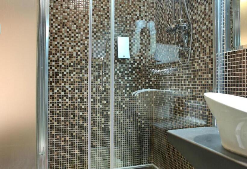 سوییت جونیور, Design Hotel Mr President