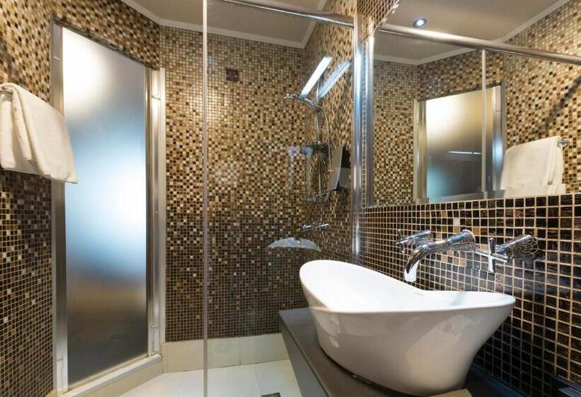 سوییت جونیور, Design Hotel Mr President
