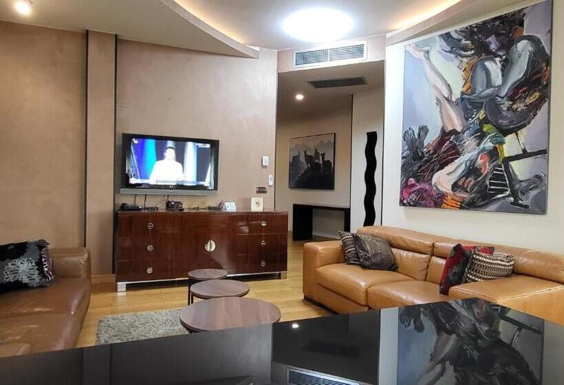 سوئیت پنت هاوس, Design Hotel Mr President
