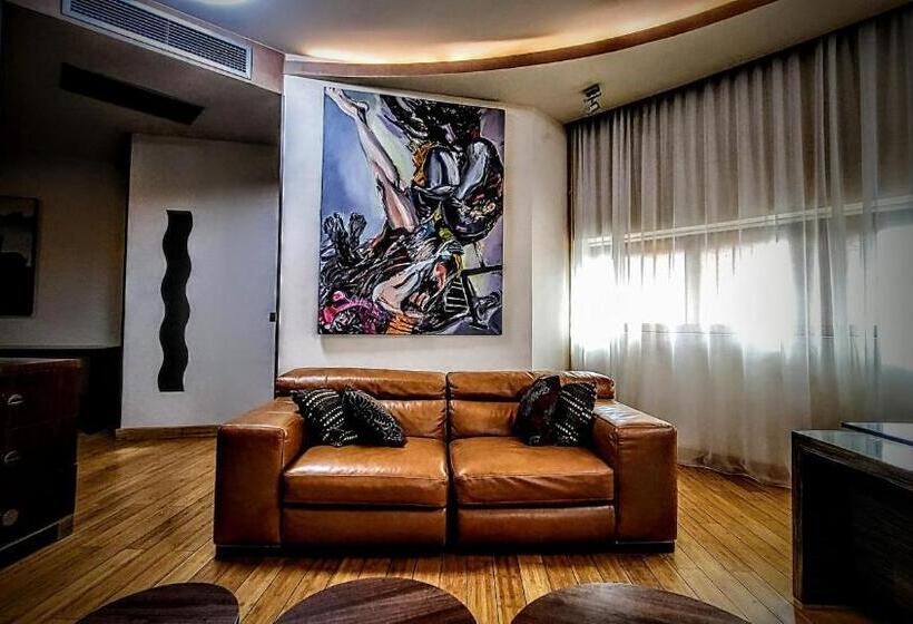 سوئیت پنت هاوس, Design Hotel Mr President